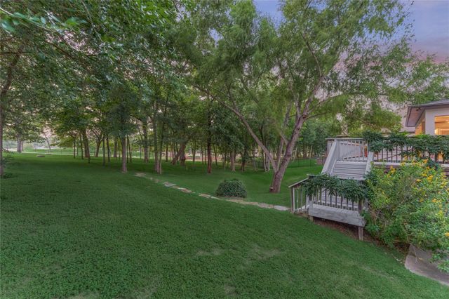 3 Edgewood Drive W, Montgomery, TX 77356