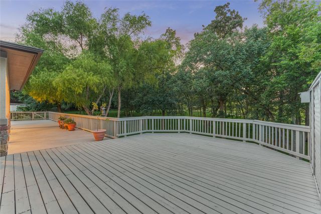 3 Edgewood Drive W, Montgomery, TX 77356