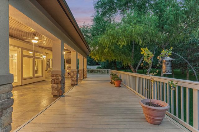 3 Edgewood Drive W, Montgomery, TX 77356