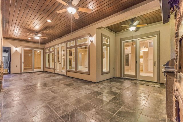 3 Edgewood Drive W, Montgomery, TX 77356