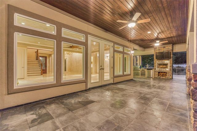 3 Edgewood Drive W, Montgomery, TX 77356