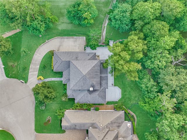 3 Edgewood Drive W, Montgomery, TX 77356