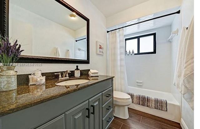 945 Sunset Rd 1, West Palm Beach, FL 33401