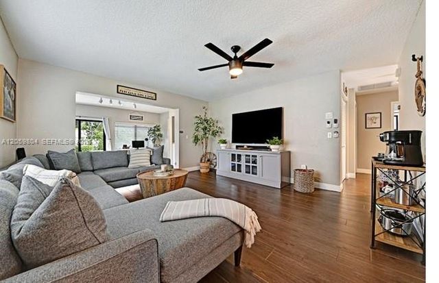 945 Sunset Rd 1, West Palm Beach, FL 33401