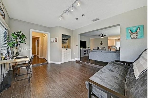 945 Sunset Rd 1, West Palm Beach, FL 33401