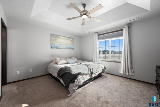 2721 E Hollow Pl Place, Sioux Falls, SD 57108