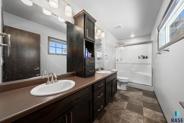 2721 E Hollow Pl Place, Sioux Falls, SD 57108