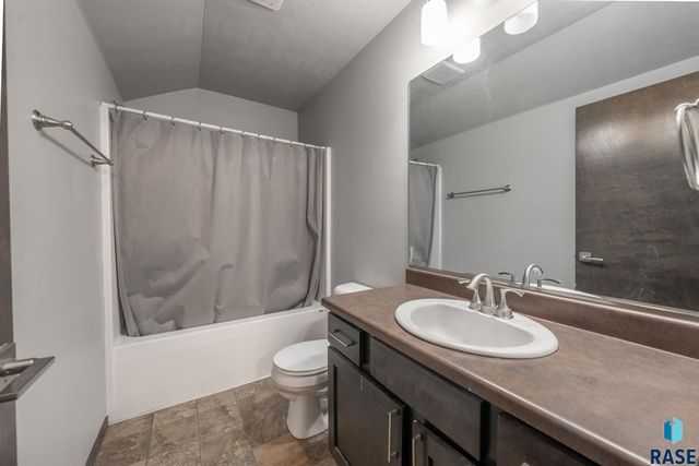 2721 E Hollow Pl Place, Sioux Falls, SD 57108