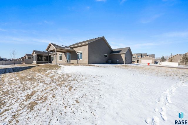 2721 E Hollow Pl Place, Sioux Falls, SD 57108