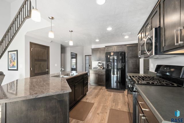 2721 E Hollow Pl Place, Sioux Falls, SD 57108