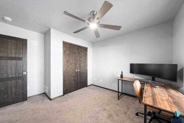 2721 E Hollow Pl Place, Sioux Falls, SD 57108