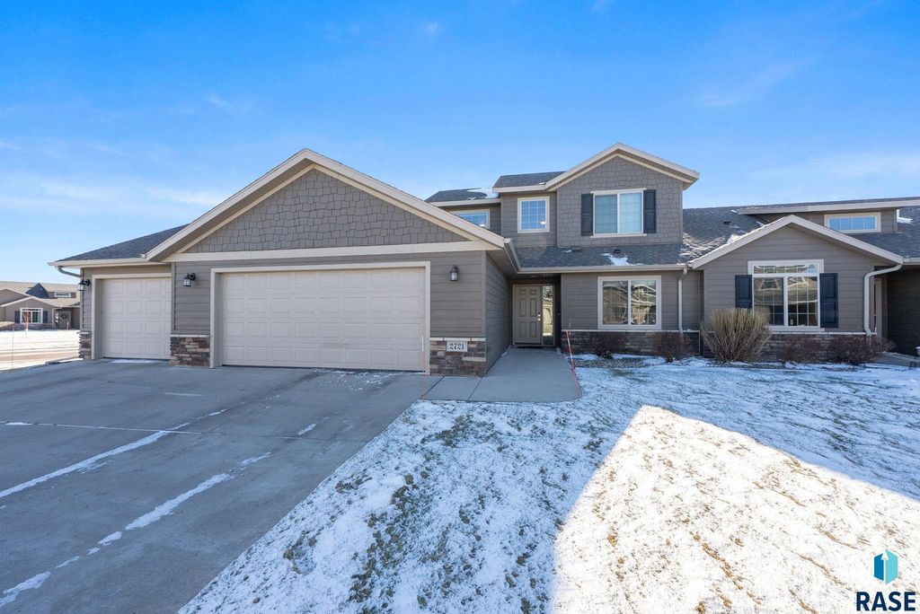 2721 E Hollow Pl Place, Sioux Falls, SD 57108