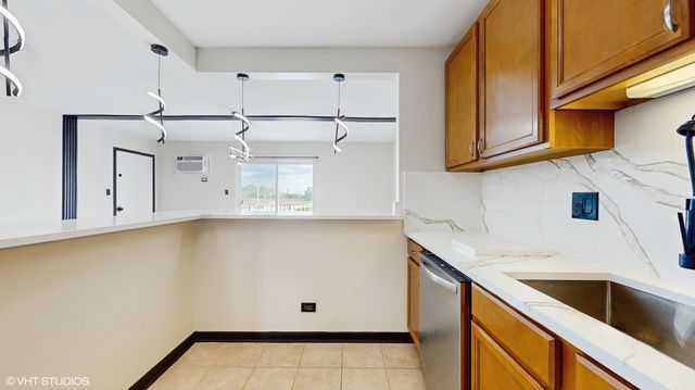 4220 Bonhill Drive 3E, Arlington Heights, IL 60004