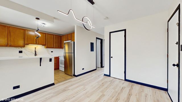 4220 Bonhill Drive 3E, Arlington Heights, IL 60004