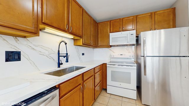 4220 Bonhill Drive 3E, Arlington Heights, IL 60004