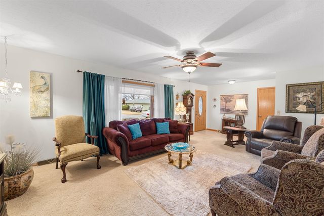 1010 Manor Rd, Salina, KS 67401