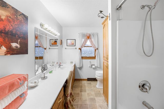 1010 Manor Rd, Salina, KS 67401