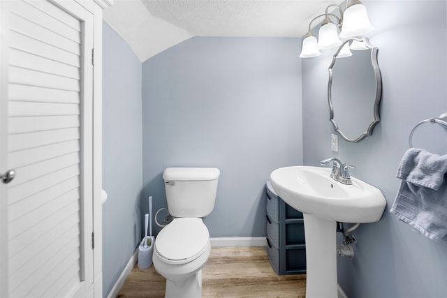 1010 Manor Rd, Salina, KS 67401