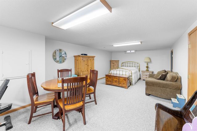 1010 Manor Rd, Salina, KS 67401