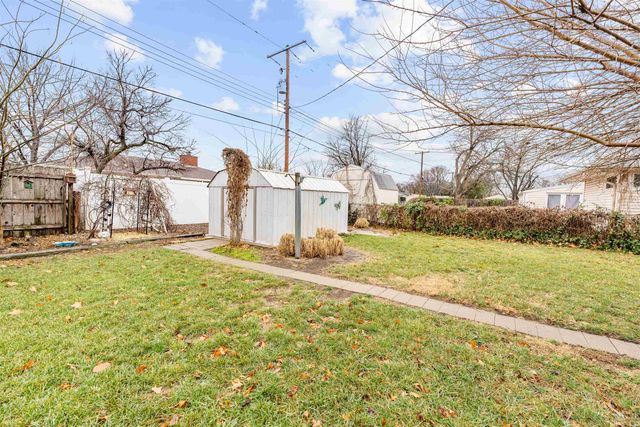 1010 Manor Rd, Salina, KS 67401