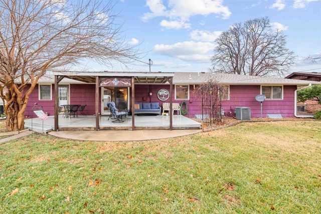 1010 Manor Rd, Salina, KS 67401