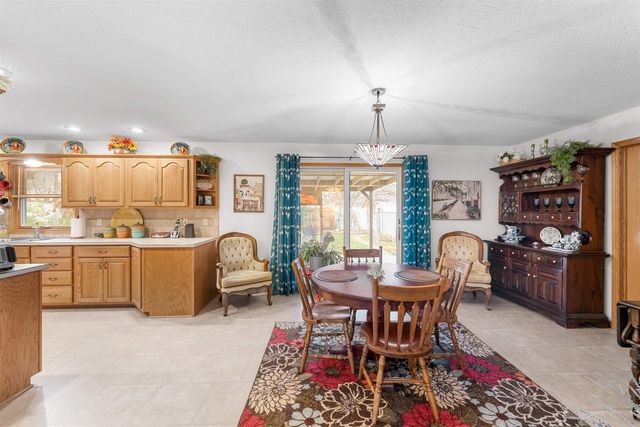 1010 Manor Rd, Salina, KS 67401