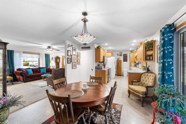 1010 Manor Rd, Salina, KS 67401