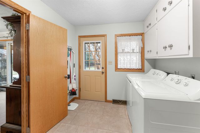 1010 Manor Rd, Salina, KS 67401