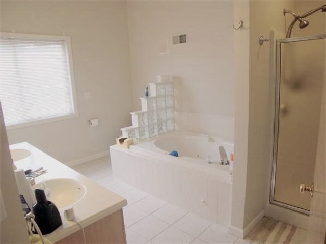 421 Captain Eames Cir 421, Ashland, MA 01721