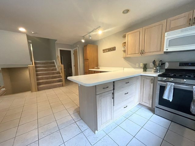 421 Captain Eames Cir 421, Ashland, MA 01721