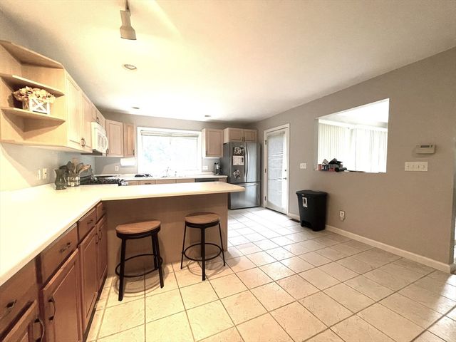 421 Captain Eames Cir 421, Ashland, MA 01721