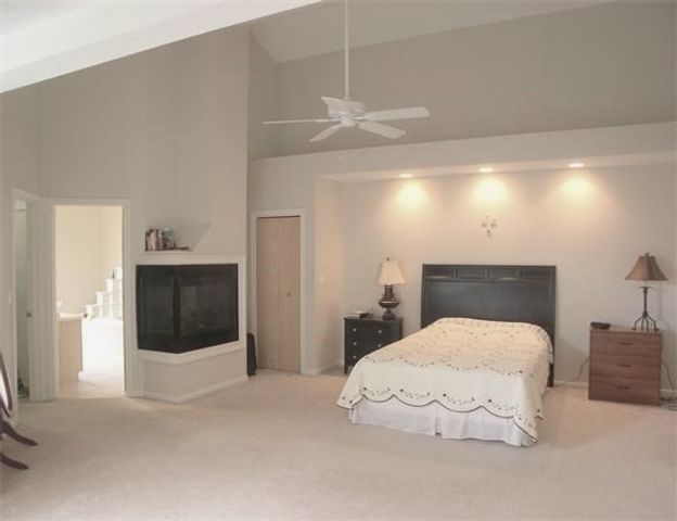 421 Captain Eames Cir 421, Ashland, MA 01721