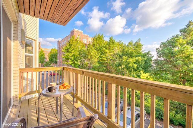 8232 Niles Center Road 311, Skokie, IL 60077