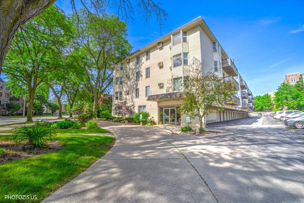8232 Niles Center Road 311, Skokie, IL 60077