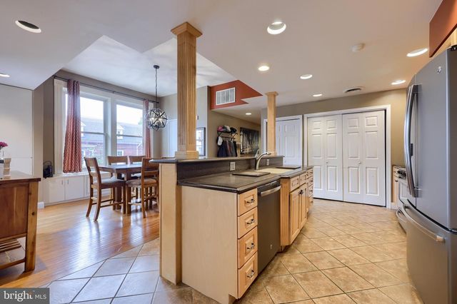 4 S 4TH ST, Lebanon, PA 17042