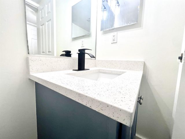 606 SW 1st Street, Boynton Beach, FL 33435