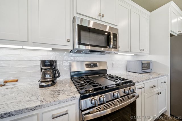 2942 N Briarwood Avenue, Catoosa, OK 74015