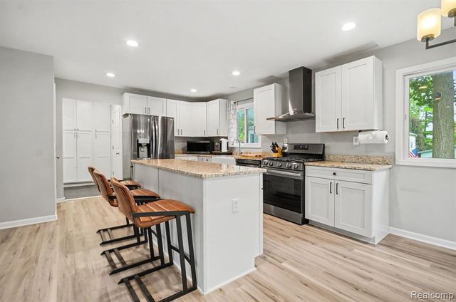 4105 Crocus Road, Waterford, MI 48328