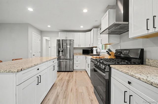 4105 Crocus Road, Waterford, MI 48328