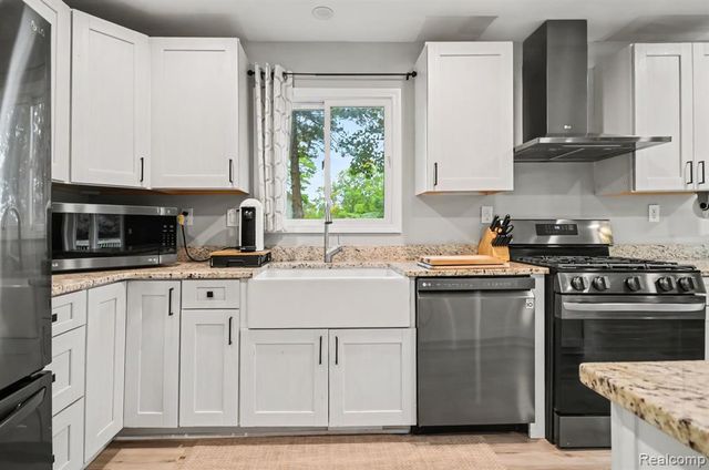 4105 Crocus Road, Waterford, MI 48328