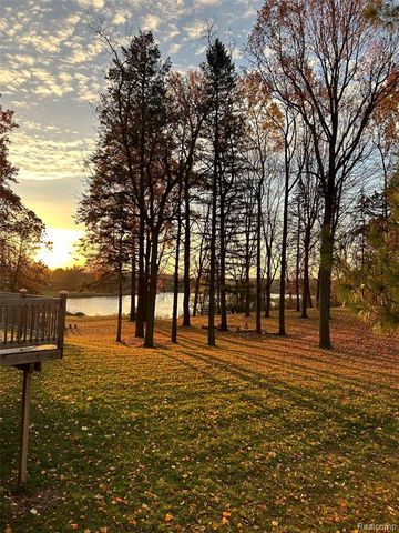 4105 Crocus Road, Waterford, MI 48328