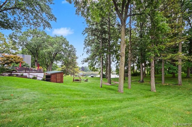 4105 Crocus Road, Waterford, MI 48328