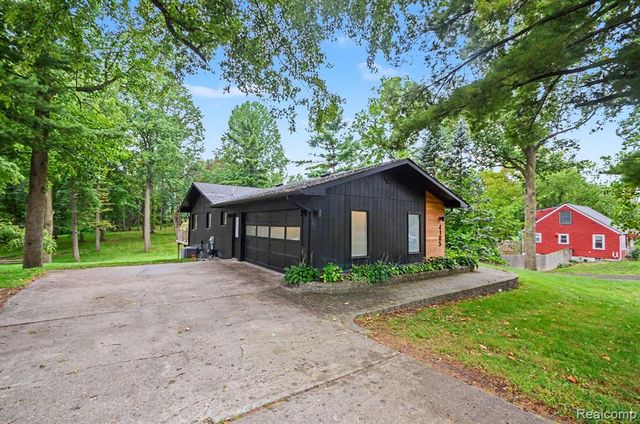 4105 Crocus Road, Waterford, MI 48328