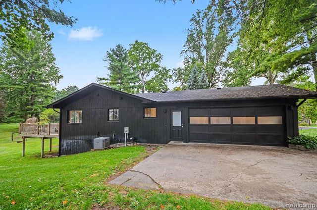 4105 Crocus Road, Waterford, MI 48328
