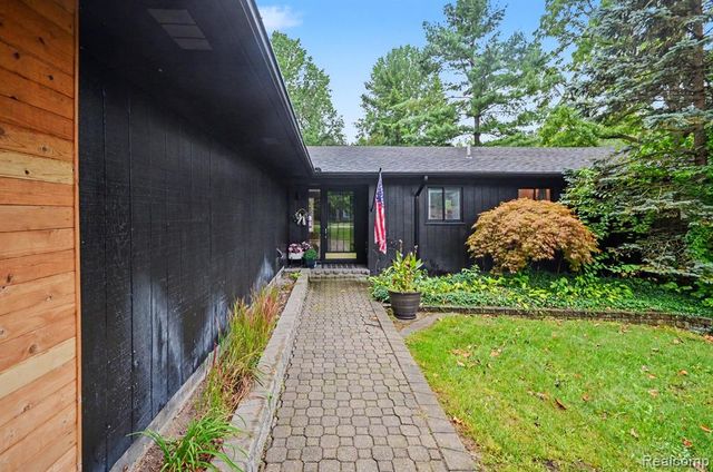 4105 Crocus Road, Waterford, MI 48328