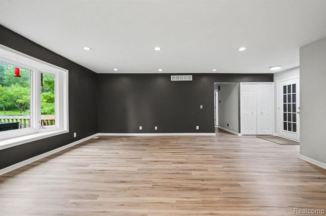 4105 Crocus Road, Waterford, MI 48328