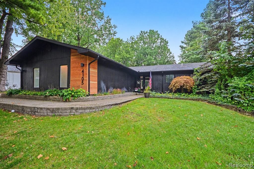 4105 Crocus Road, Waterford, MI 48328