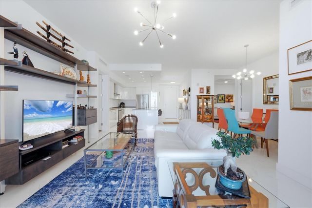 111 S PINEAPPLE AVENUE 811, Sarasota, FL 34236