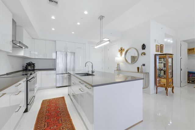 111 S PINEAPPLE AVENUE 811, Sarasota, FL 34236