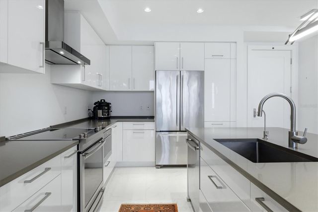 111 S PINEAPPLE AVENUE 811, Sarasota, FL 34236